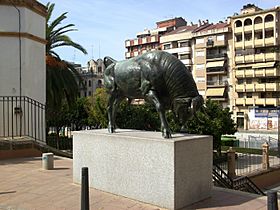 Linares - Monumento al Toro Bravo K01