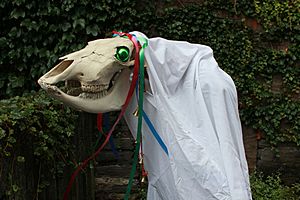 Archivo:Mari Lwyd (wiki)
