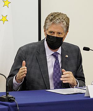 Archivo:Marty J. Walsh and Dan Mckee, November 1, 2021 (cropped, McKee)