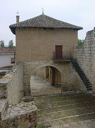 Medina de Rioseco Puerta de Zamora ventana exterior ni.jpg
