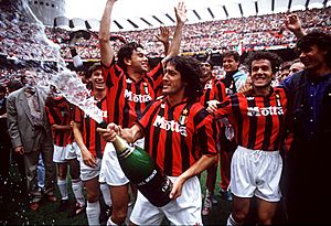 Archivo:Milan - Scudetto 1992-93 - Costacurta, De Napoli, Donadoni, Maldini
