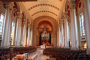Archivo:Milwaukee, cattedrale cattolica di saint john, interno 01