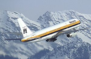 Archivo:Monarch Airlines Boeing 757-2T7 Innsbruck Wedelstaedt