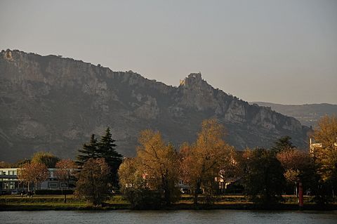 Archivo:Montagne de Crussol