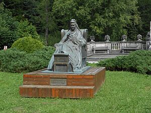 Archivo:Monumento a Elisabetta di Wied, regina di Romania, castello di Peleș, Sinaia, Romania