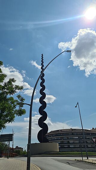 Monumento de la Mujer Trabajadora (Tarrasa).jpg