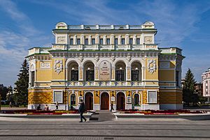 Archivo:Nizhny Novgorod Drama Theater on Bolshaya Pokrovskaya Street 01