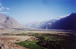 Archivo:Nubra valley Diskit 2001