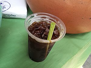 Archivo:Oliang โอเลี้ยง oleang olieng Thai iced coffee at Ayutthaya