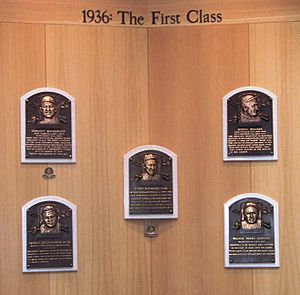 Archivo:Plaques for the first year of inductees to the Baseball Hall of Fame