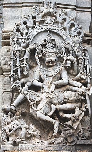 Archivo:Relief of Narasimha avatar of Vishnu in Chennakesava temple at Belur