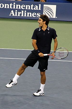 Archivo:Roger Federer at the 2010 US Open 06