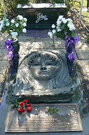 Archivo:Selena Quintanilla-Perez's grave