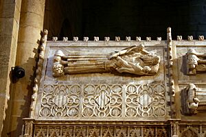 Archivo:Tomb of Alphonse II of Aragon - Monastery of Poblet - Catalonia 2014