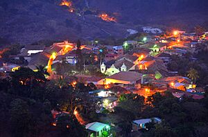 Archivo:Yuscaran vista nocturna