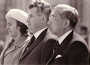 Archivo:1975 Ceausescus Tokio Hirohito