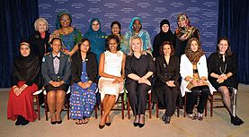 Archivo:2012 IWOC Award winners with Hillary Rodham Clinton and Michelle Obama
