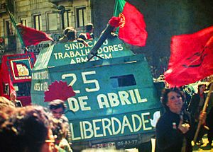 Archivo:25 Abril 1983 Porto by Henrique Matos 01