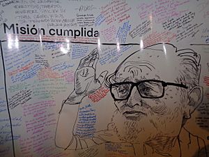 Archivo:A memorial to the life of Julio César Trujillo a member of the National Congress from 1979 to 1984 PUCE campus Quito 20th May 2019