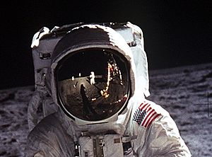 Archivo:Aldrin Apollo 11 head