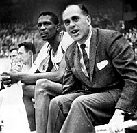 Archivo:Bill Russell and Red Auerbach 1956