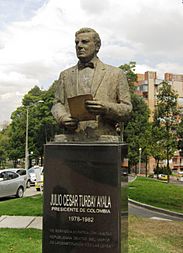 Archivo:Bogotá Busto de Julio César Turbay