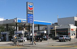 Archivo:Chevrongasstation