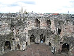 Archivo:Clifford's Tower-2007 1