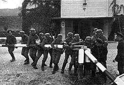 Archivo:Danzig Police at Polish Border (1939-09-01)