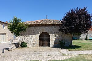 Archivo:Ermita de la Veracruz, Peral de Arlanza 02