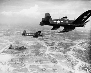 Archivo:FG-1D Corsairs of VMF-323 over Okinawa 1945