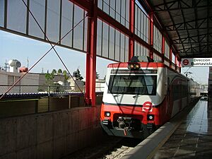 Archivo:Ferrocarril Suburbano de la Zona Metropolitana del Valle de México estación Cuautitlán