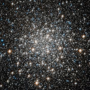 Archivo:Globular Cluster M10