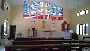 Archivo:Iglesia (interior) - panoramio