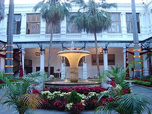 Archivo:Interior del Palacio Municipal de Caracas