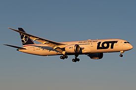 LOT Polish Airlines Boeing 787-9 SP-LPF.jpg