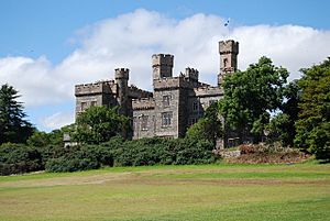 Archivo:Lews Castle, Stornoway - geograph.org.uk - 646529