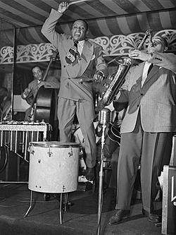 Lionel Hampton and Arnett Cobb, Aquarioum, NYC, ca. June 1946 (Gottlieb).jpg
