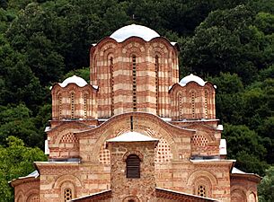 Manastir Ravanica sa zidinama (cropped)