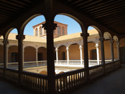 Archivo:Medina del Campo, palacio de Dueñas 01