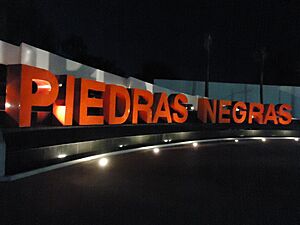 Archivo:Piedras Negras Sign