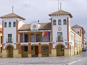Archivo:Pinto - Plaza de España y Ayuntamiento 4