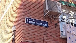 Archivo:Placa de la calle General Romero Basart en Madrid (24 de enero de 2016, Madrid)