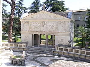 Archivo:Pontifical Academy of Sciences, Vatican City - extra building with fountain