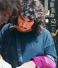 Archivo:Ritchie Blackmore signing