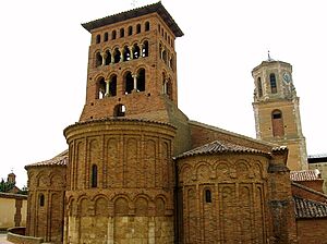 Archivo:Sahagun - Iglesia de San Tirso 02