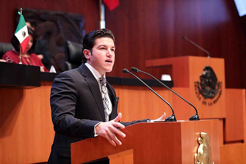 Samuel García haciendo una intervención