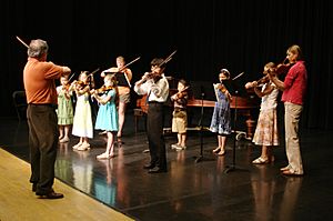 Archivo:Suzuki violin recital