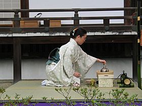 Archivo:Tea ceremony performing 2