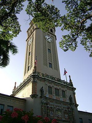 Archivo:Torre Universidad de-Puerto Rico Rio Piedras